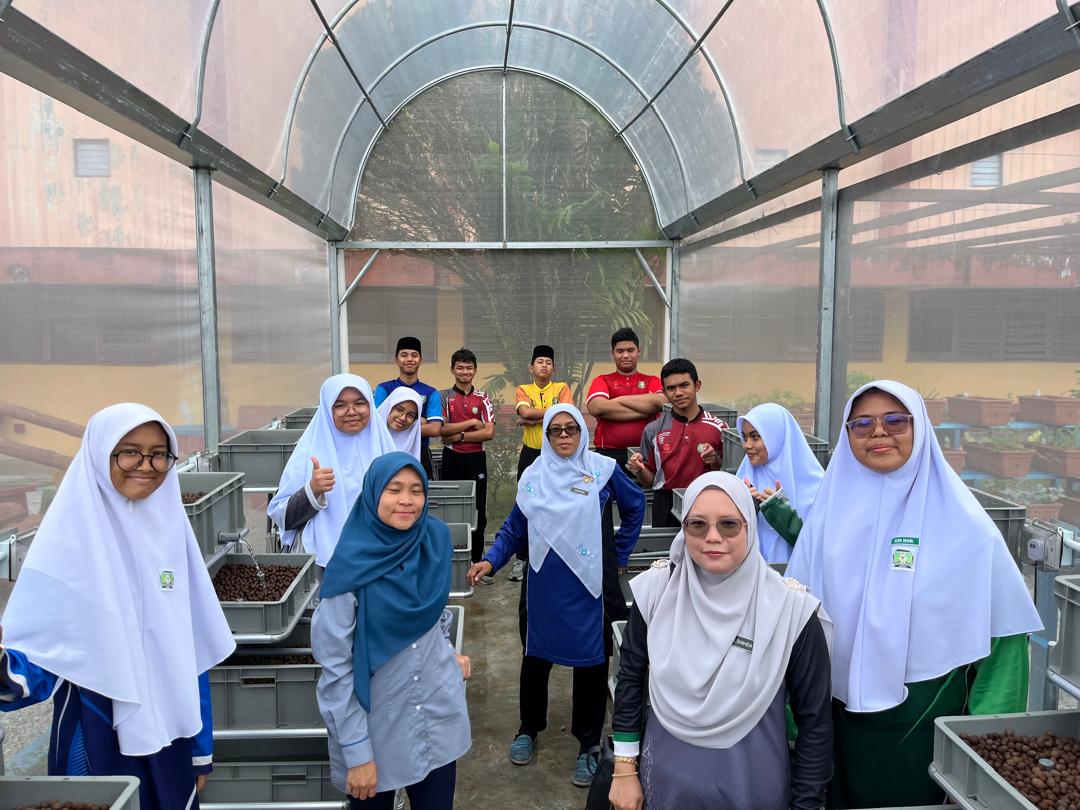 Akuaponik GreenDeen Greenhouse